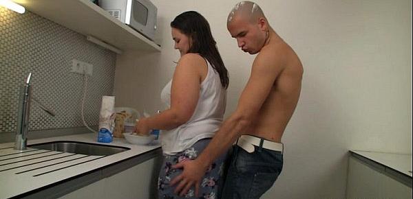  Cooking BBW gets lured into cock riding
